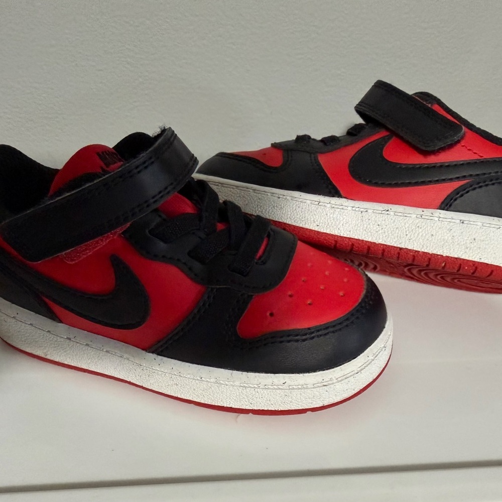 Toddler size 7c gently used Black and Red Nike Sneakers